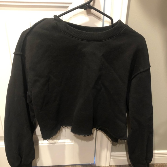Large Amazon Black Cropped Sweater with Exposed Seam - Picture 2 of 4